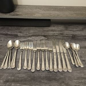 WM Rogers & Son Cutlery Set